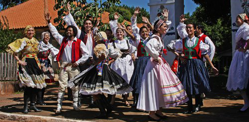 Látky pro dobové kroje a kostýmy